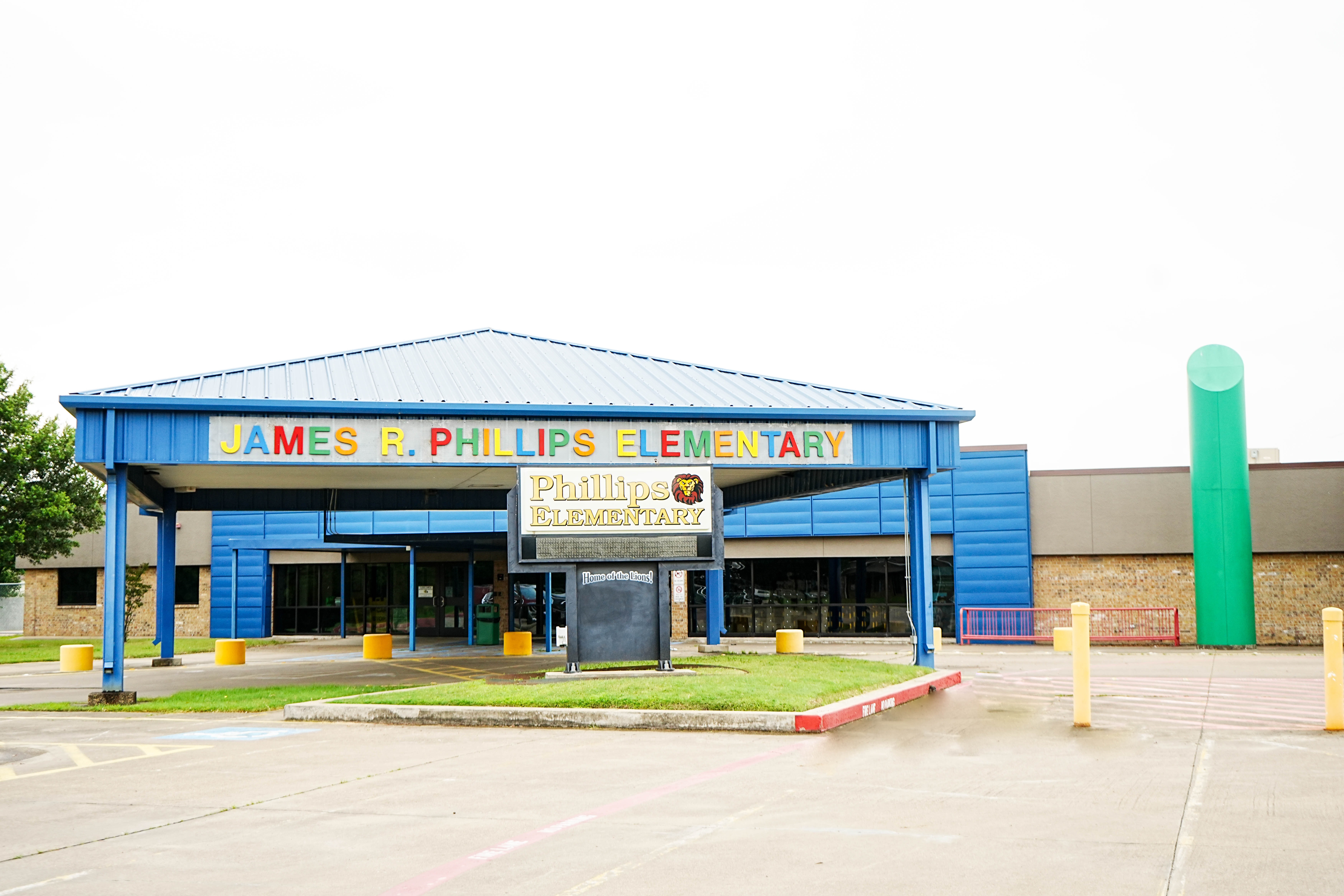 Phillips Elementary building from the outside