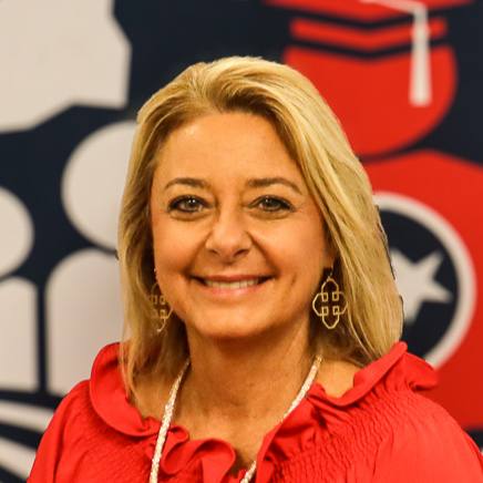 headshot of angie rushing