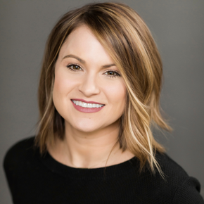 Courtney Emling headshot