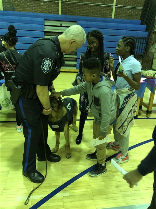 students touching a oficial dog