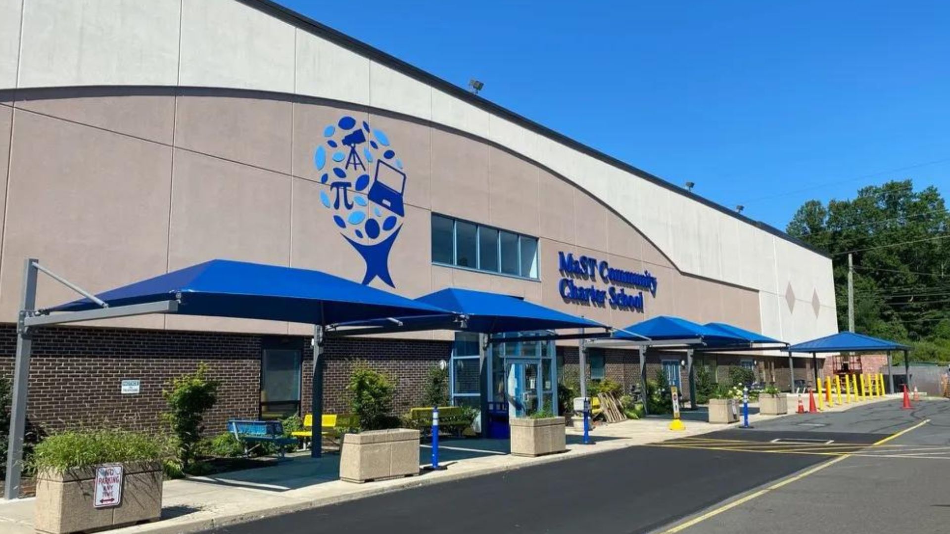 mast building