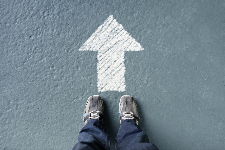 arrow pointing forward 