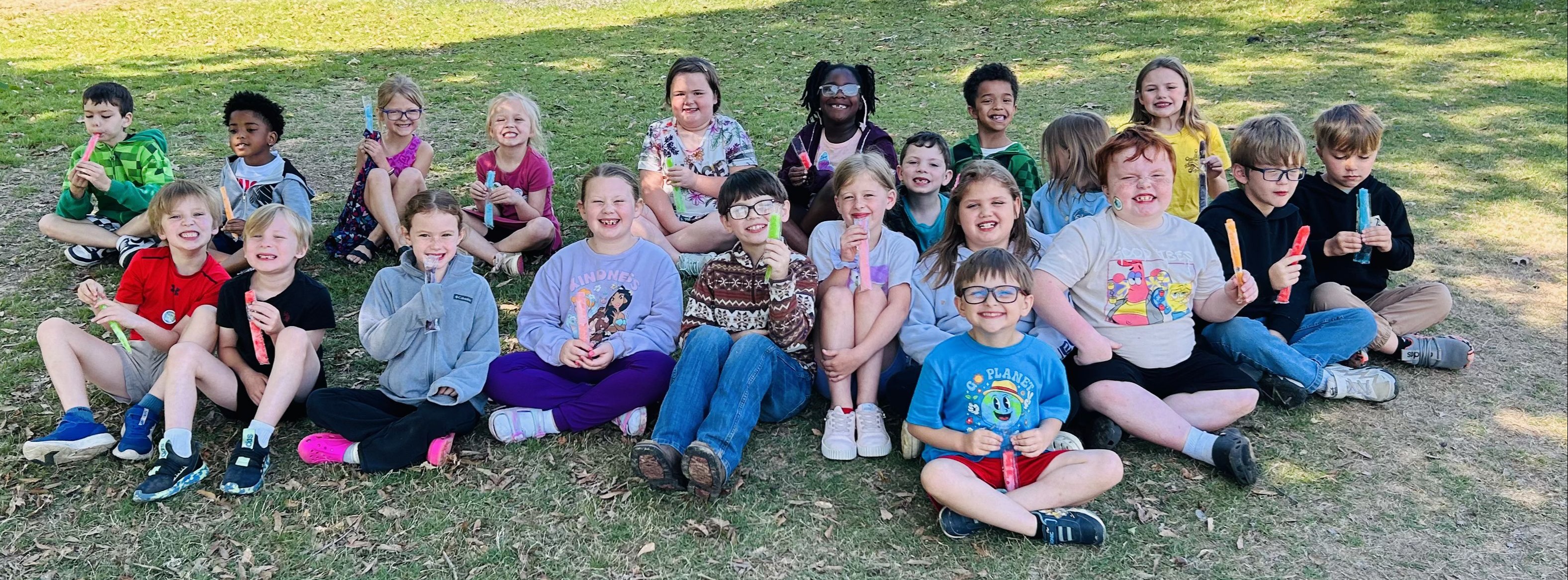 group of elementary students eating popsicles