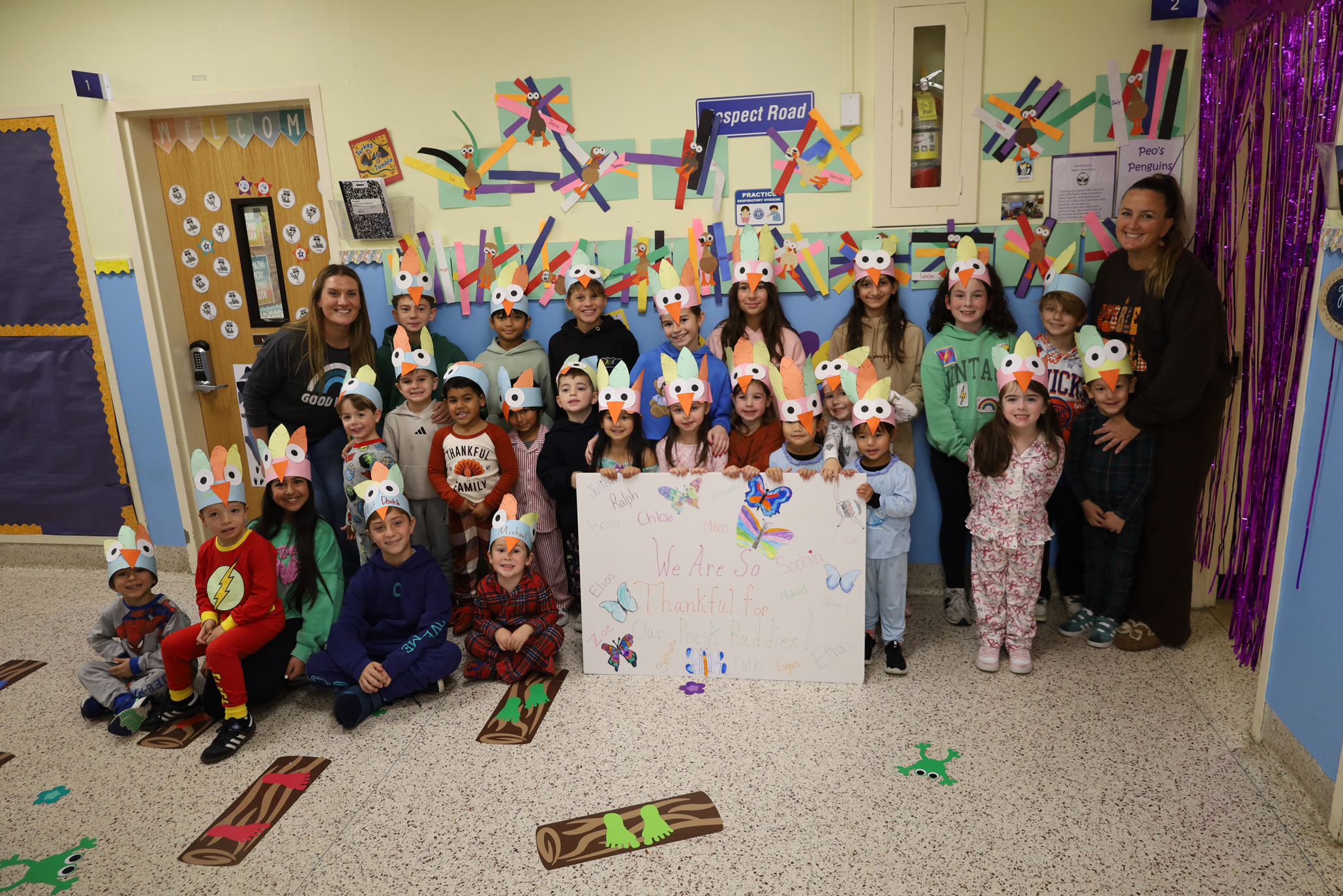 Bellmore’s Shore Road Shining Stars Leaders helped their younger peers on Nov. 26, as fifth graders visited the Reinhard Early Childhood Center for a Thanksgiving activity.