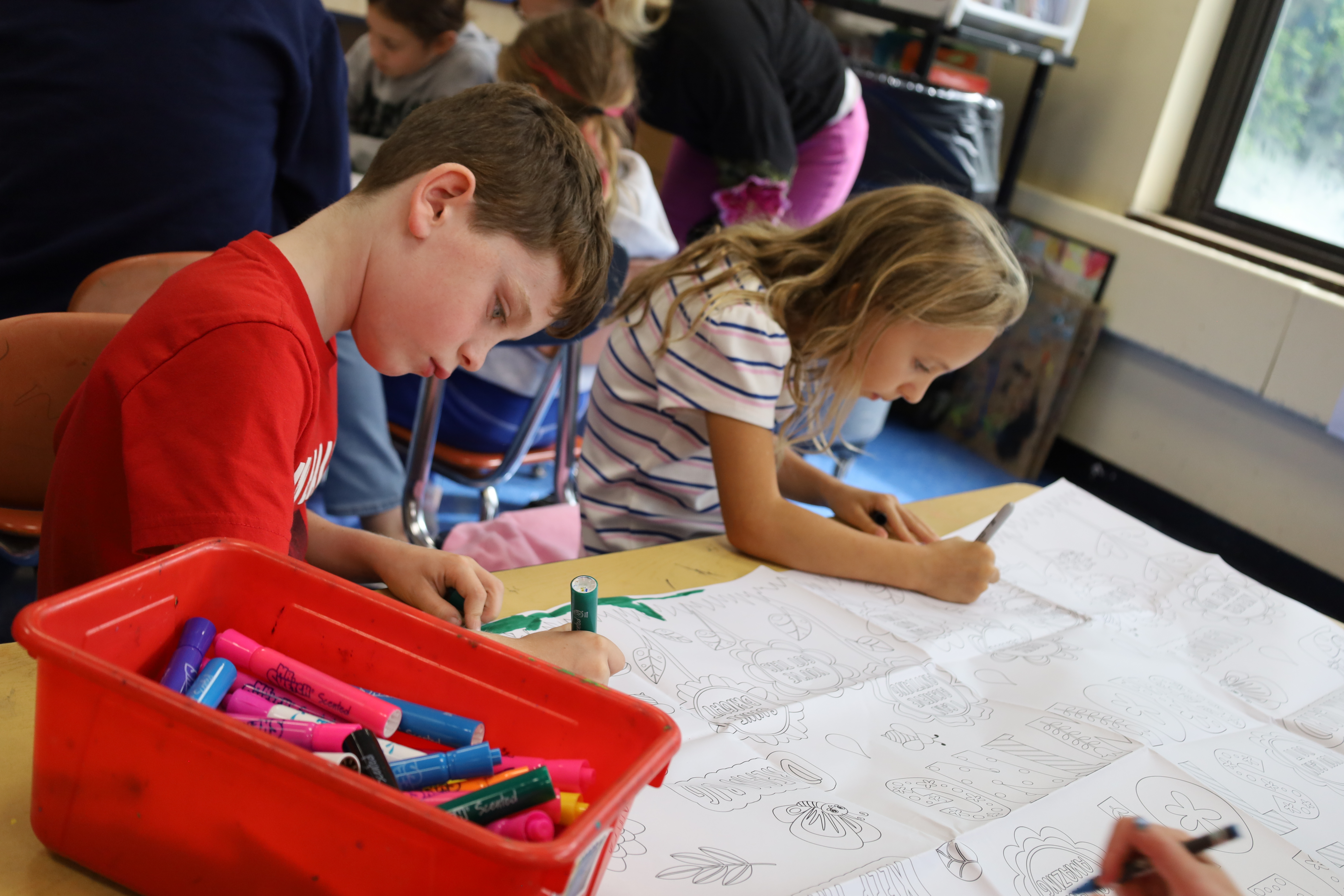 Students drawing.