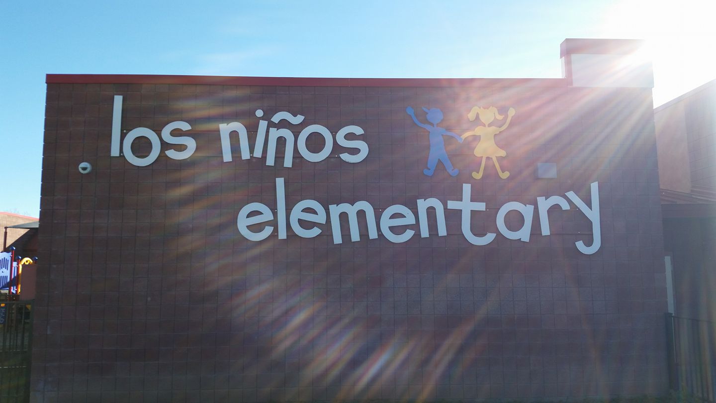 Los Niños Elementary school building