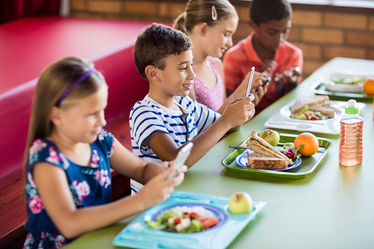 kids at cafeteria 