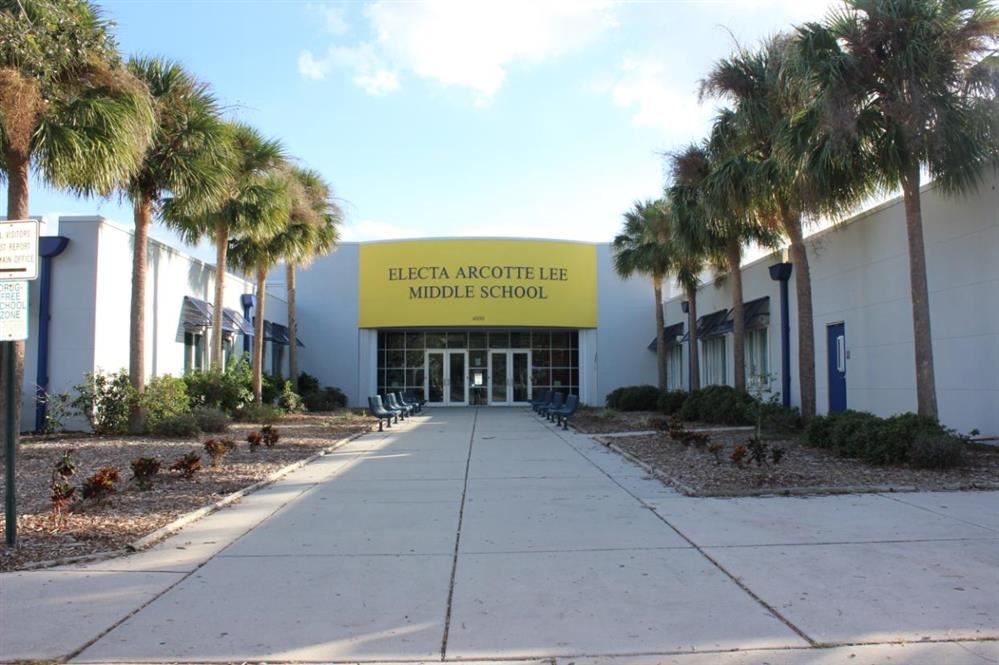 Lee Middle School entrance