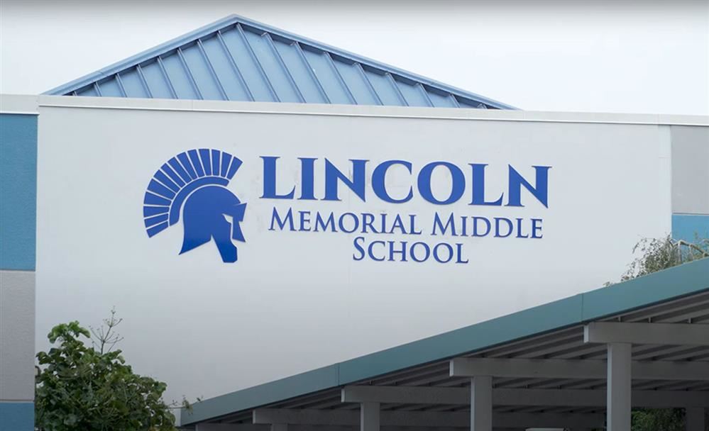 Lincoln Memorial school sign