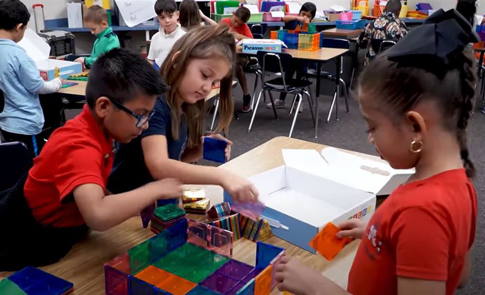 Kids working together