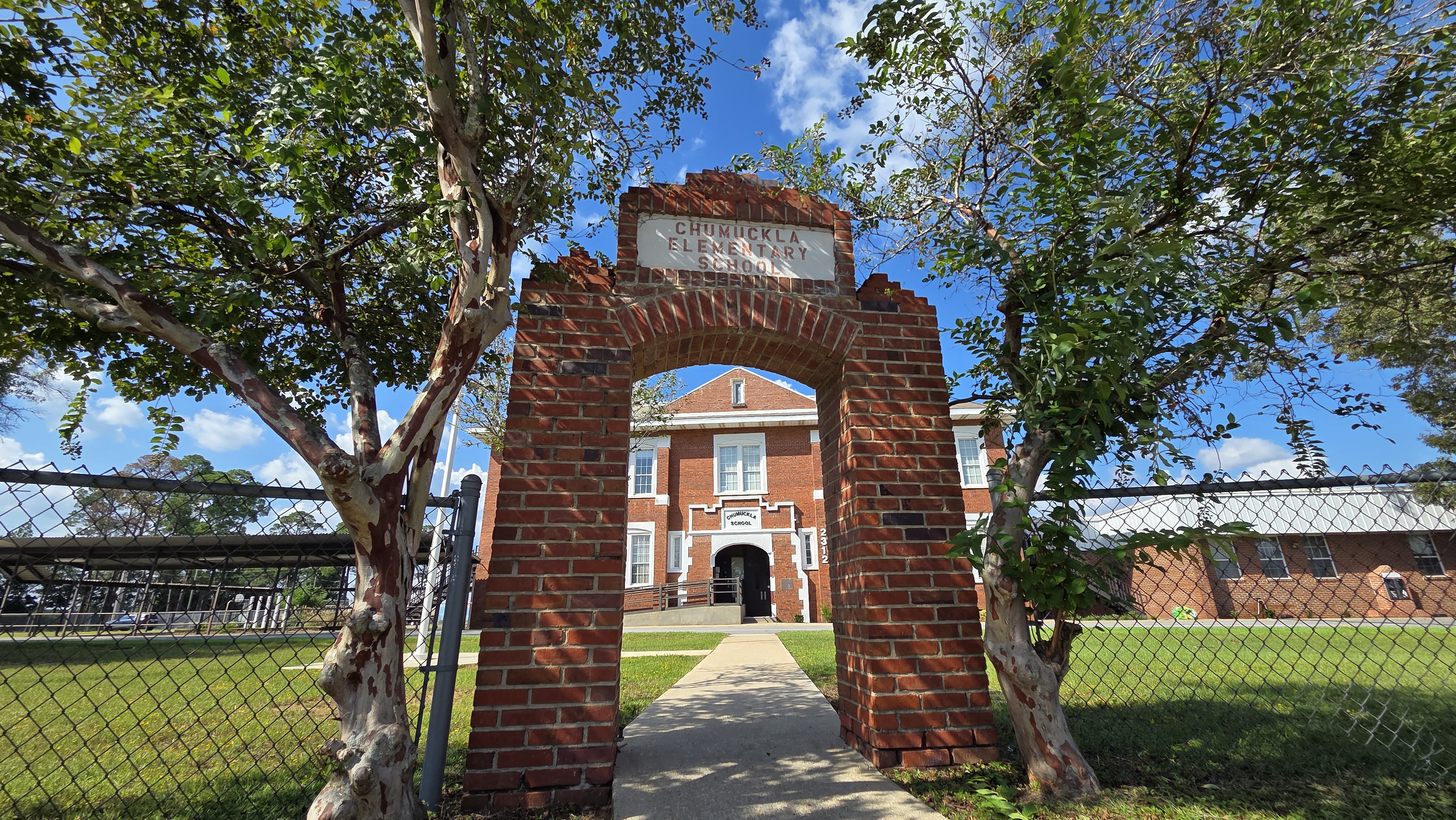 PHOTO OF CHUMUCKLA ELEMENTARY SCHOOL BUILDING