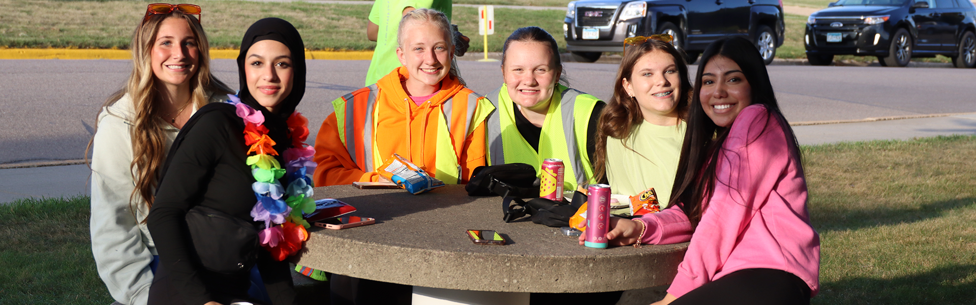 students eating lunch