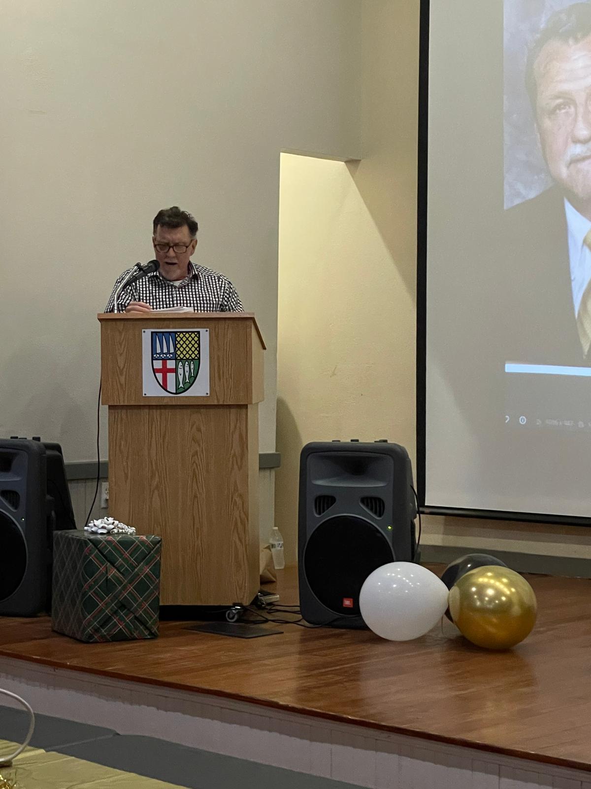 Bill Martini was in charge to roast the Mayor and the whole Town!