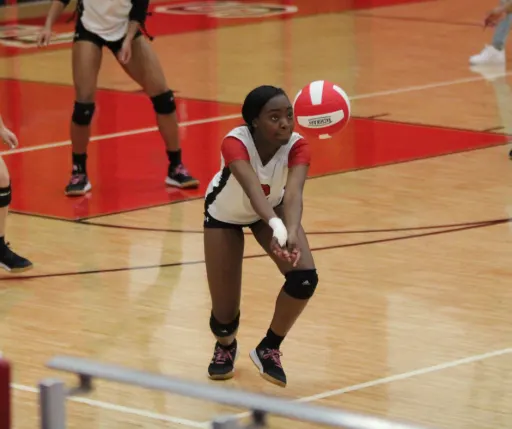 girl playing voleybll at gym