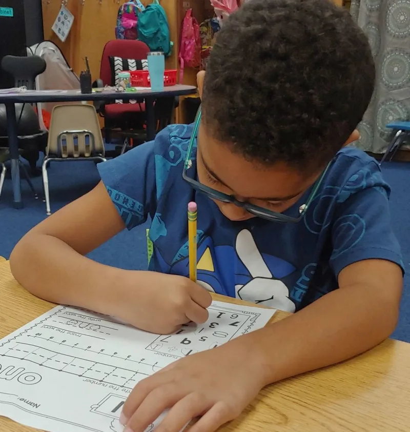 Kid working on a actgivity at the classroom