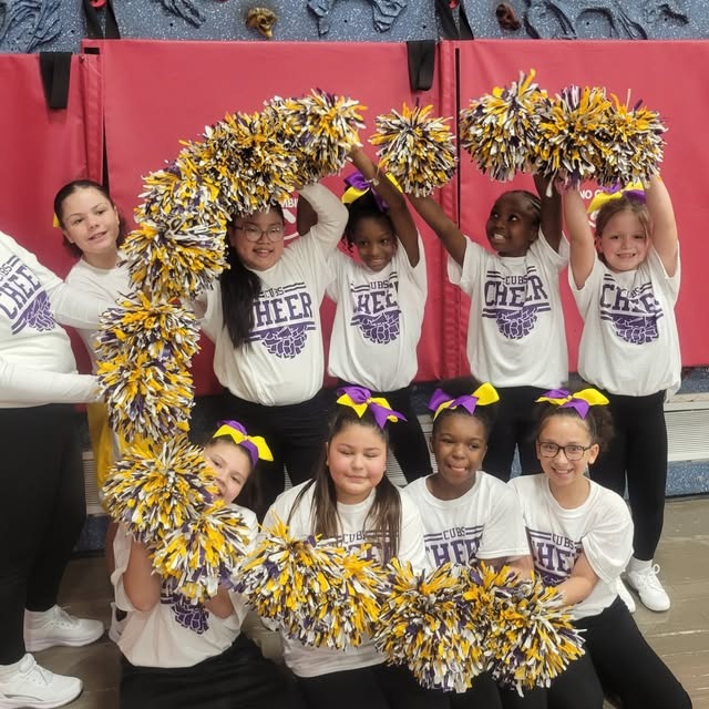 JGC cheerleaders form a C for Cubs
