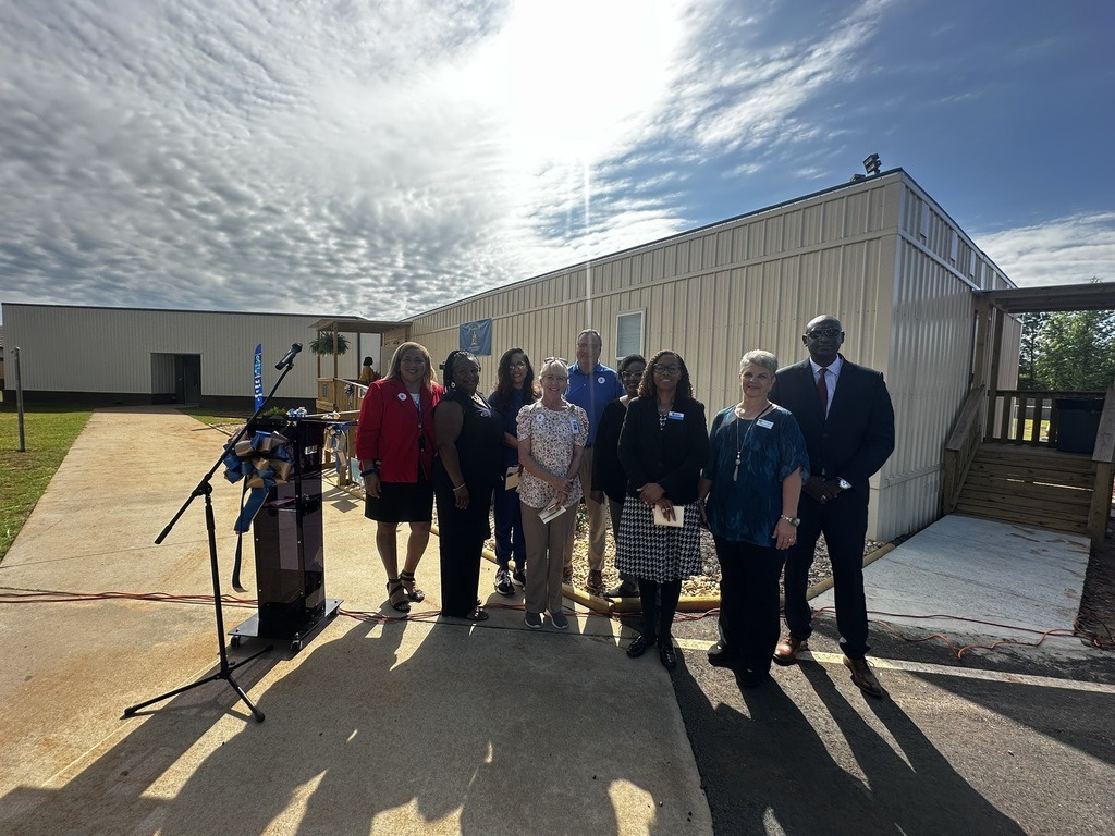 Stewart County School District, in partnership with Valley Health Care System of Columbus, GA, celebrated the Ribbon Cutting Ceremony of its new school- based health center in Stewart County.