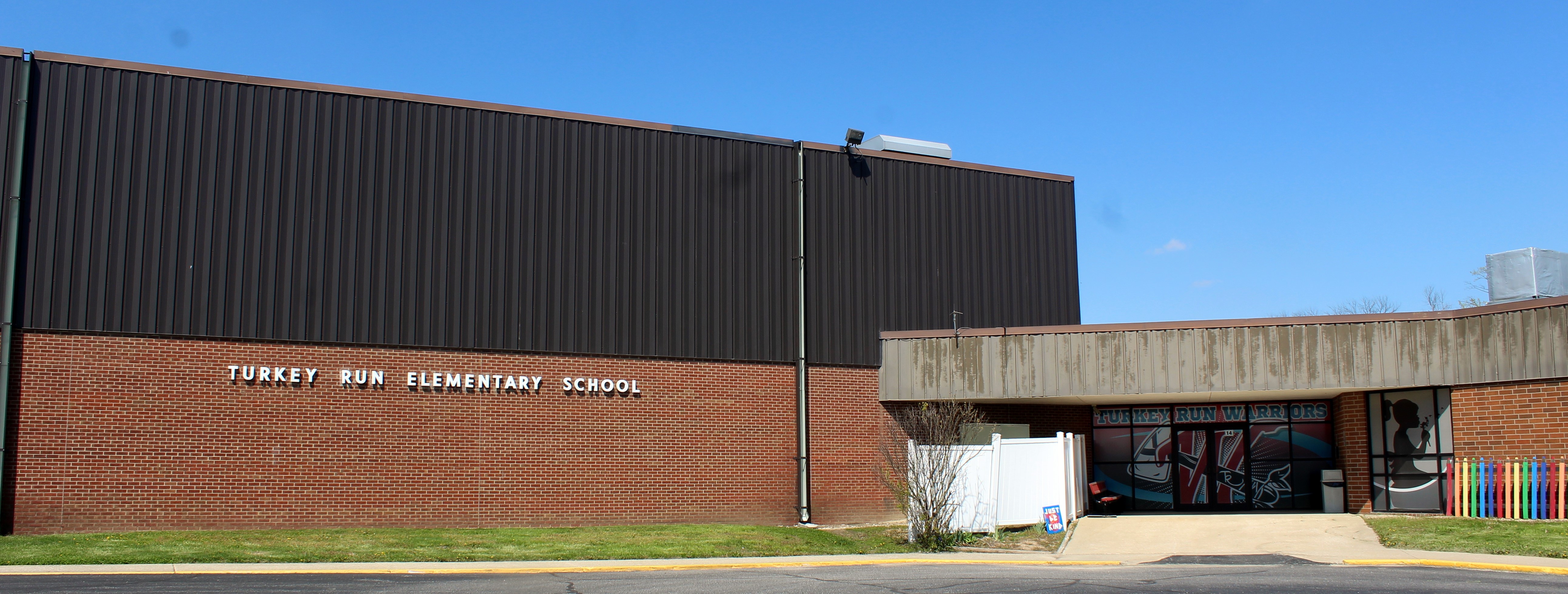 outside of Turkey Run Elementary building