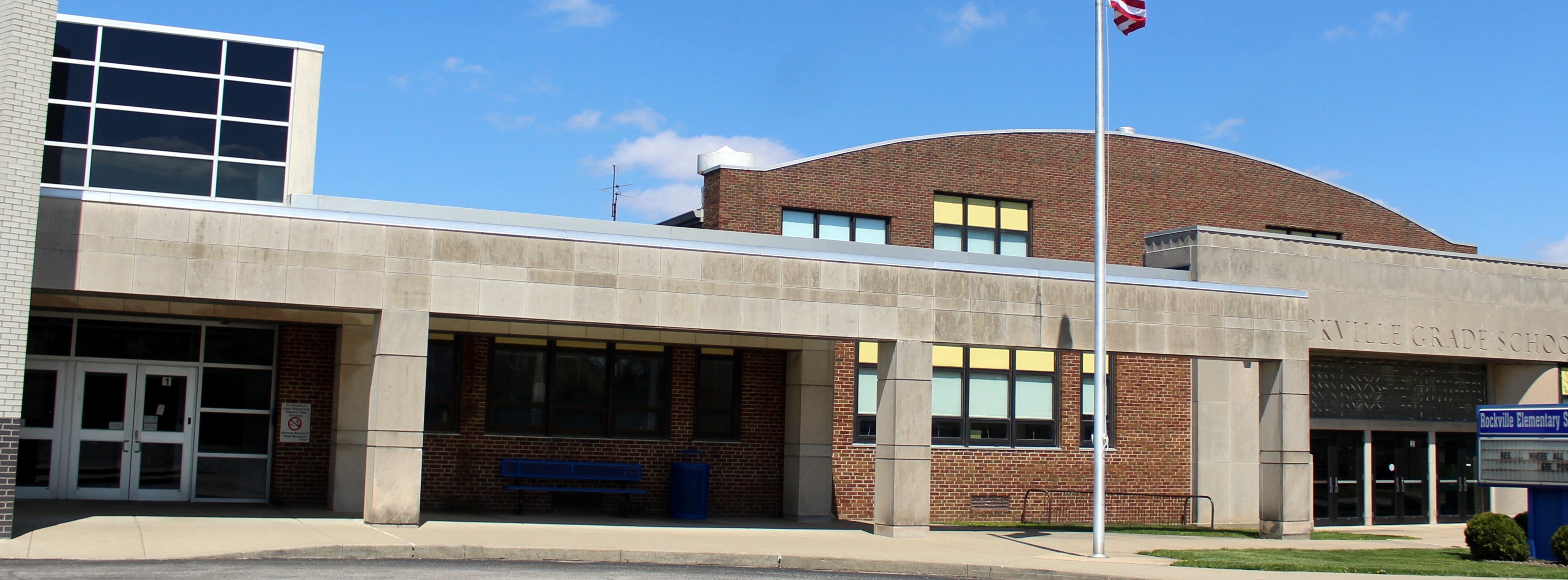 Photo of the front of the elementary school.