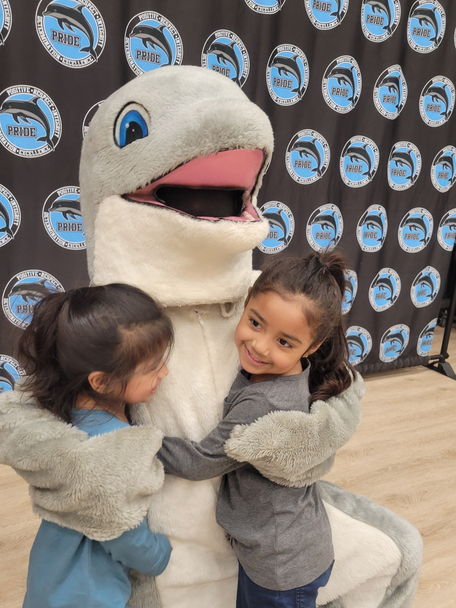 oasis students with mascot