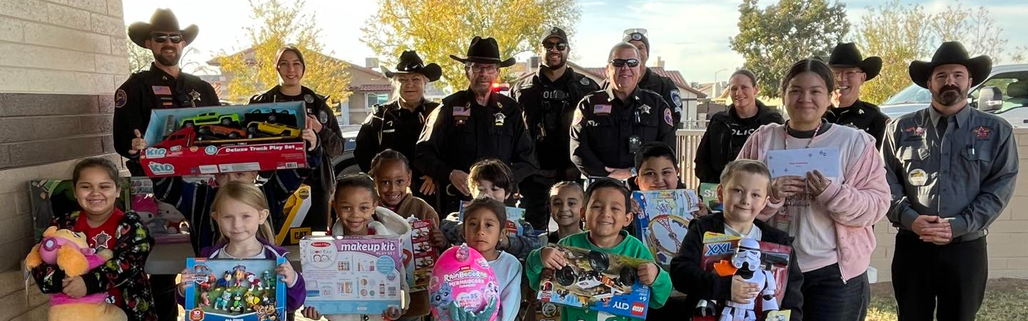 Kindergarten students with Az Rangers
