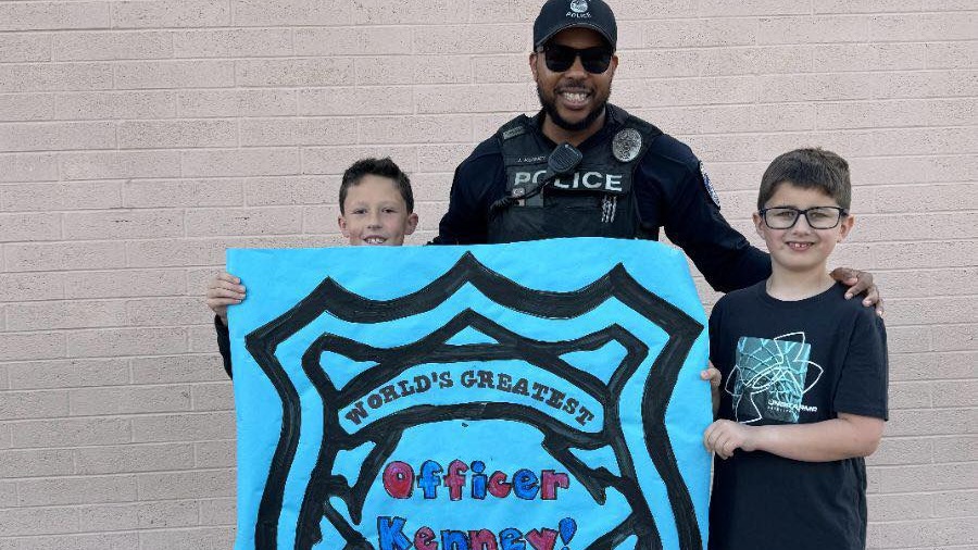Picture of two students with Peoria Police Officer