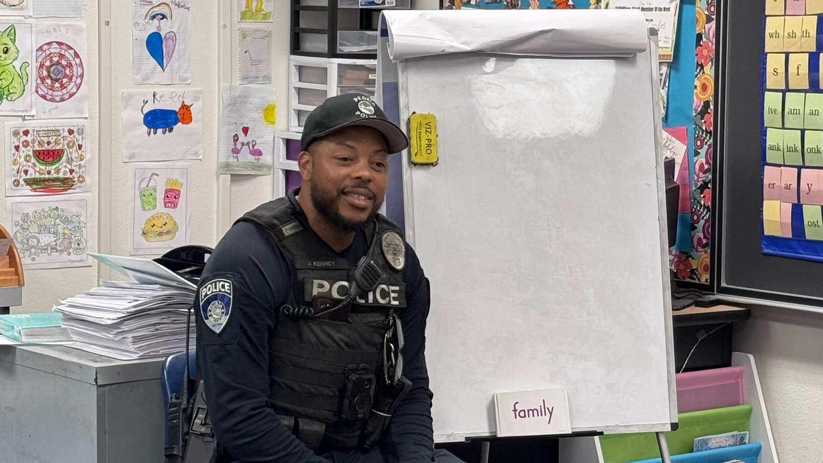 Pic of Peoria Police Officer speaking to kids