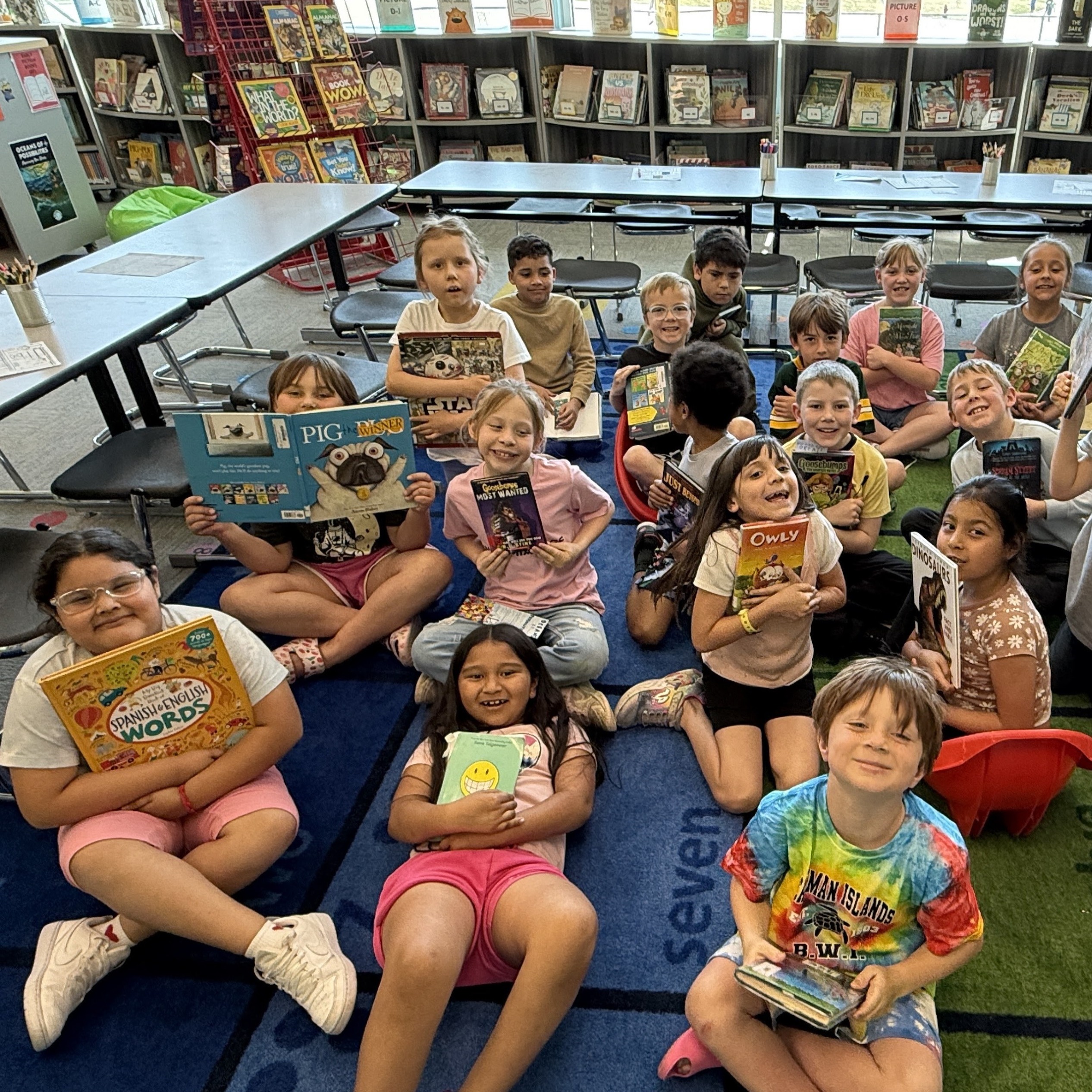 2nd grade class holding their library books 