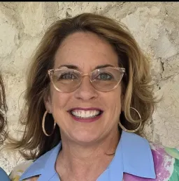 Lara Davis