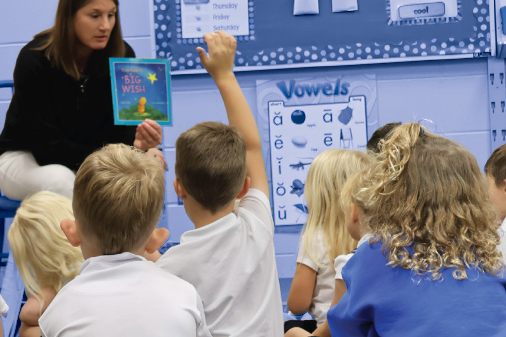 teacher reading to kids