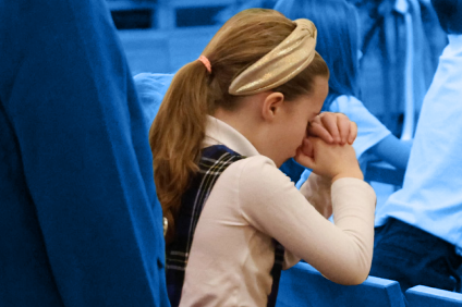 girl praying