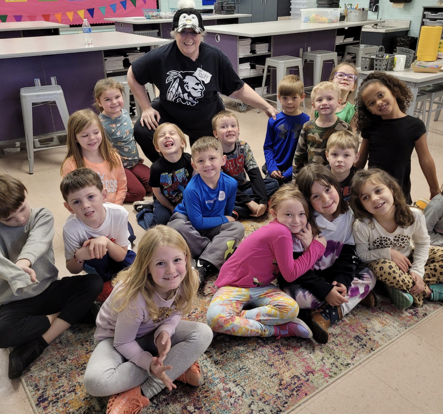 Lynn Grindle from LBES Cafe reads to students! Jan '23