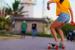 7 children running in a field movement