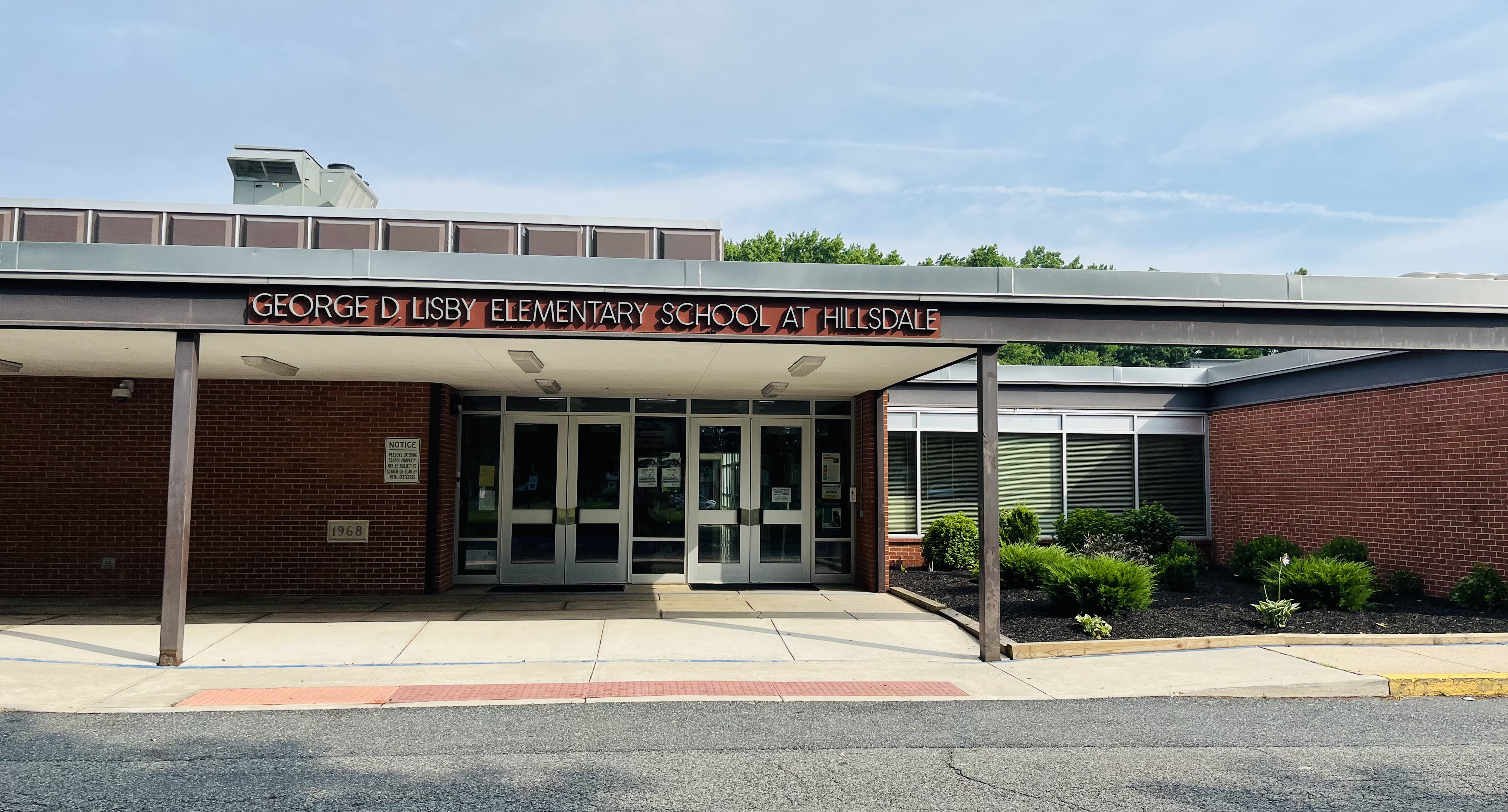 George D. Lisby Elementary School at Hillsdale front of school building