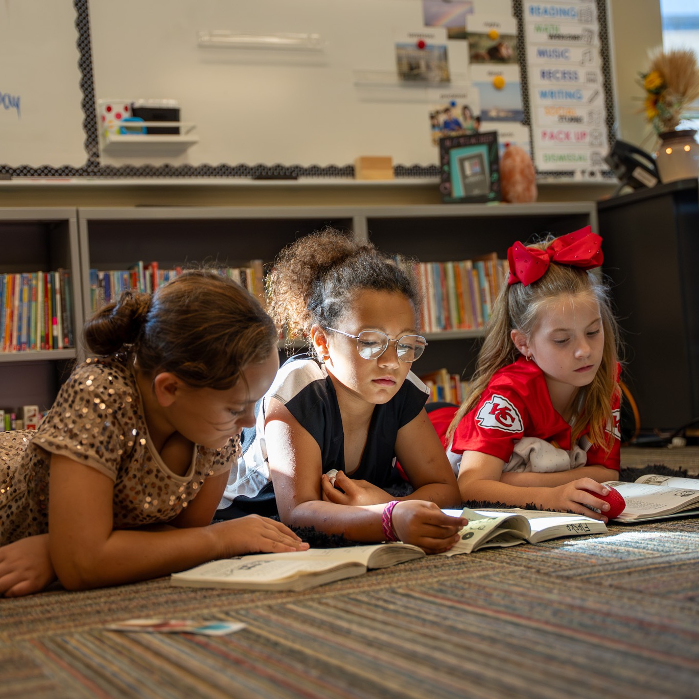 STUDENTS READING