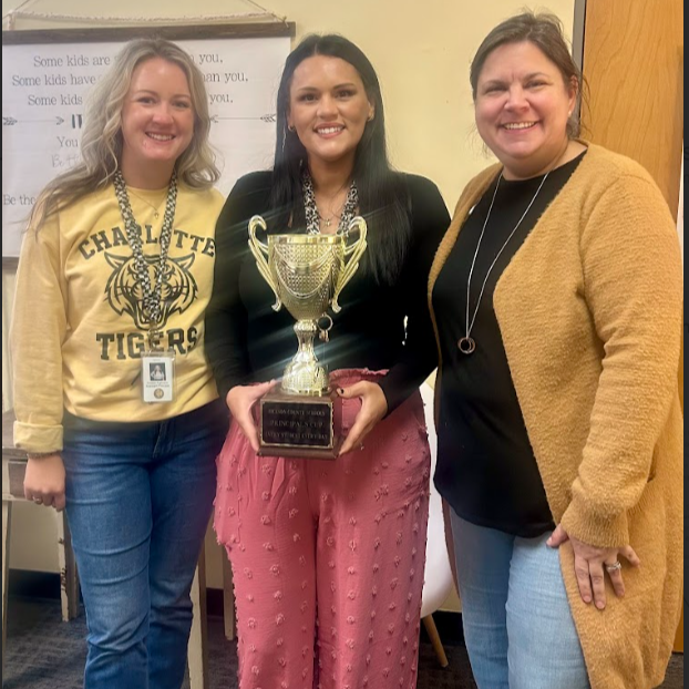 Caitlyn Pasuer with Sara cunningham and Amber Palmore 