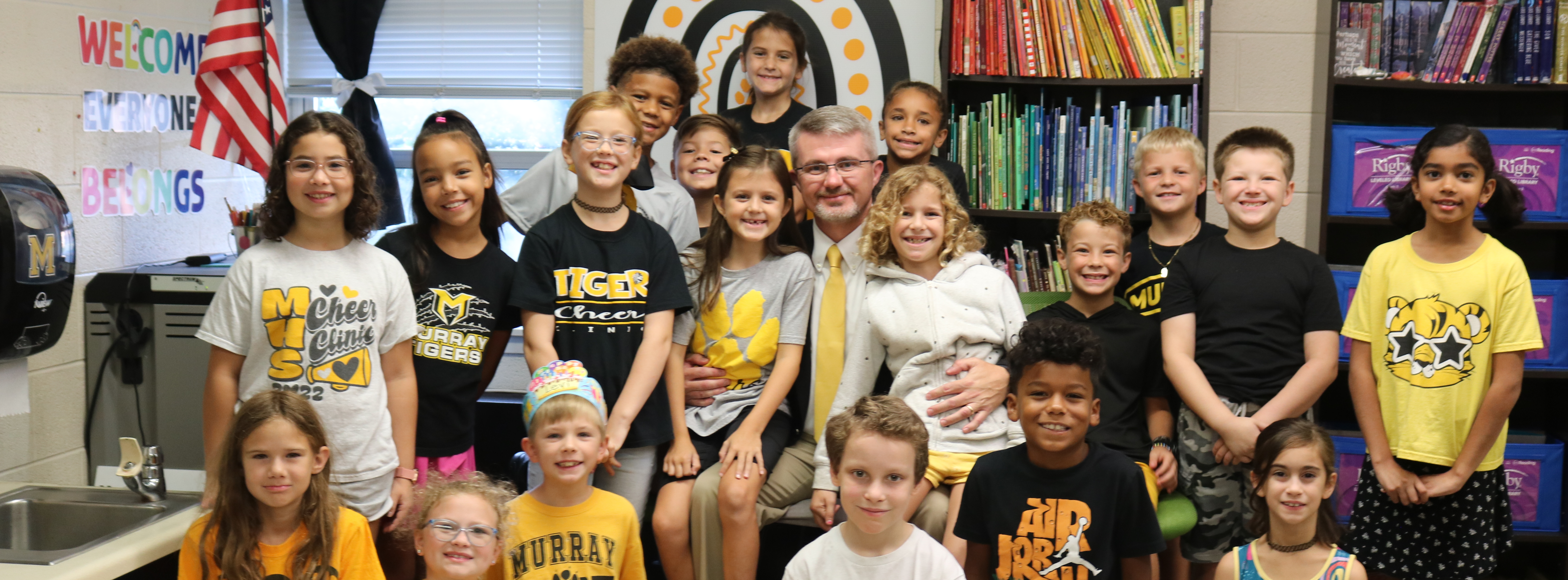Commissioner with MES Students picture