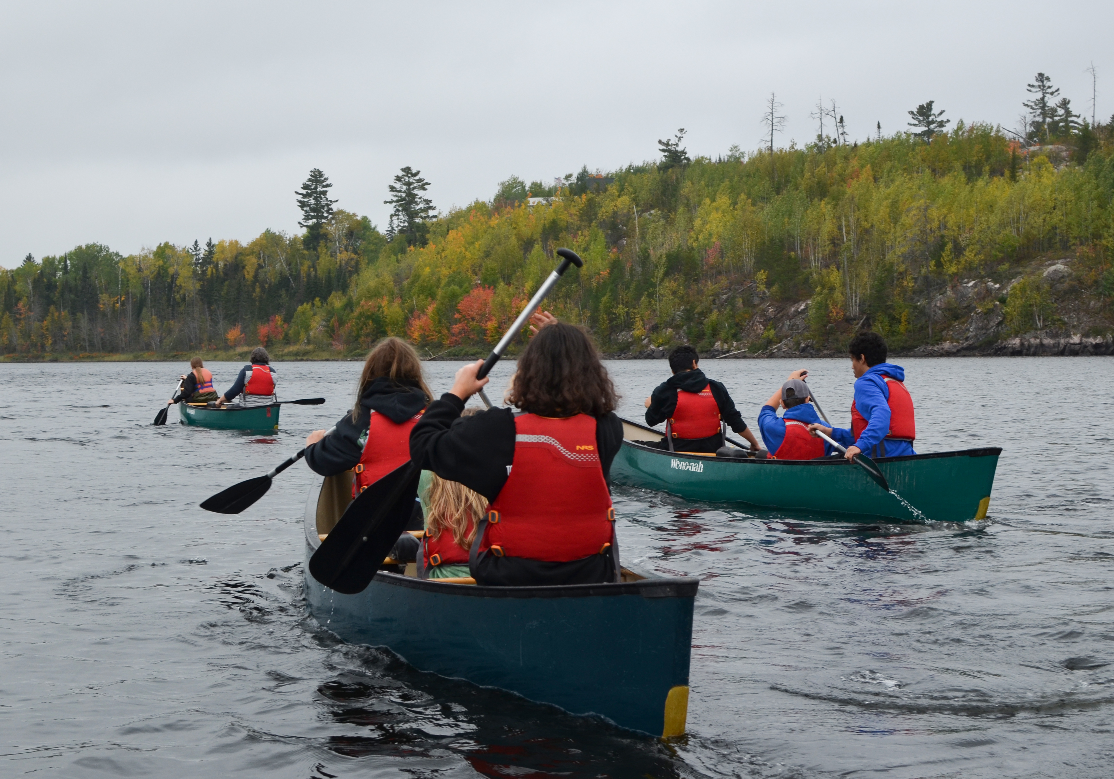 6th graders in canoes