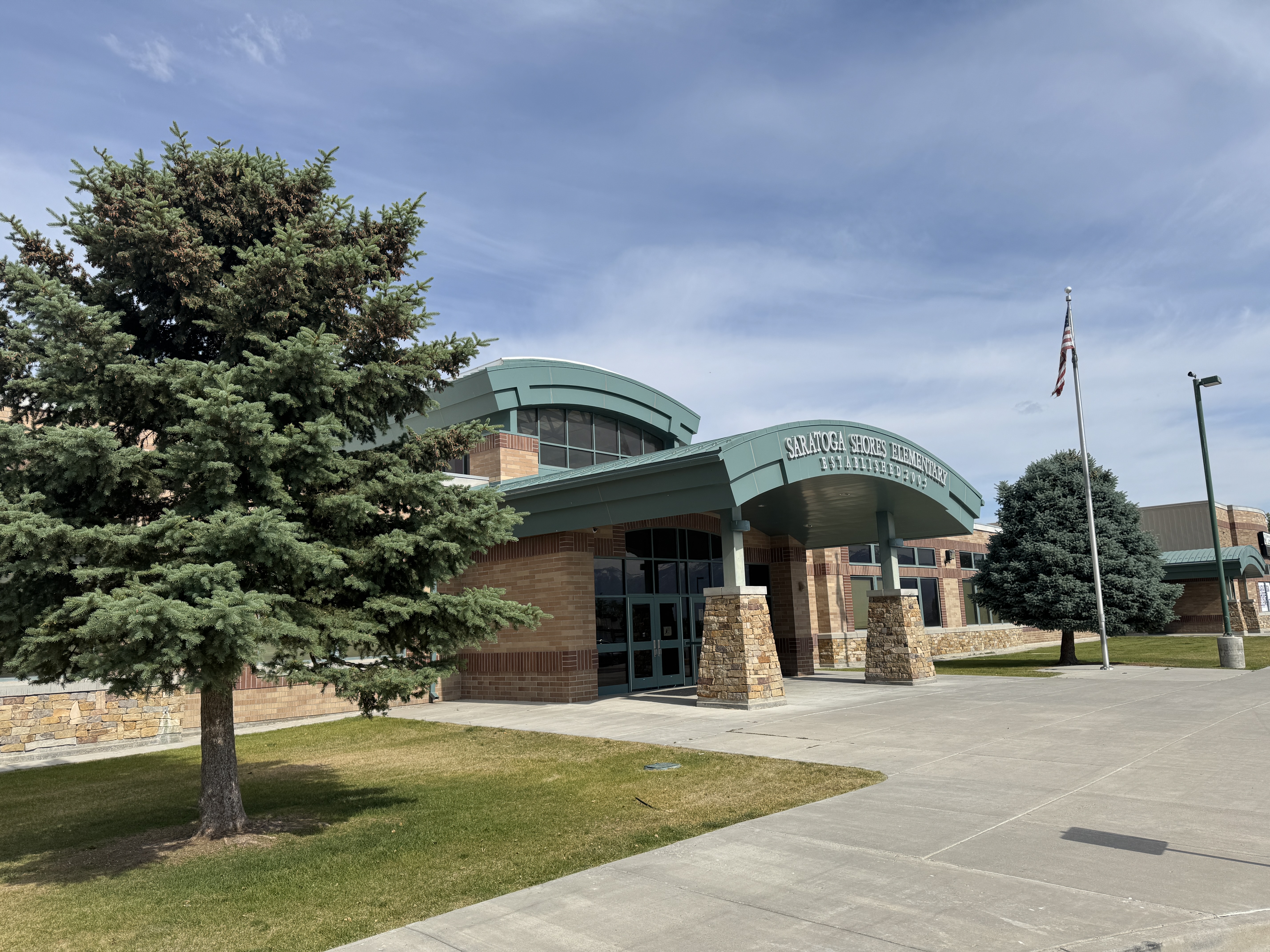 Front of Saratoga Shores Elementary