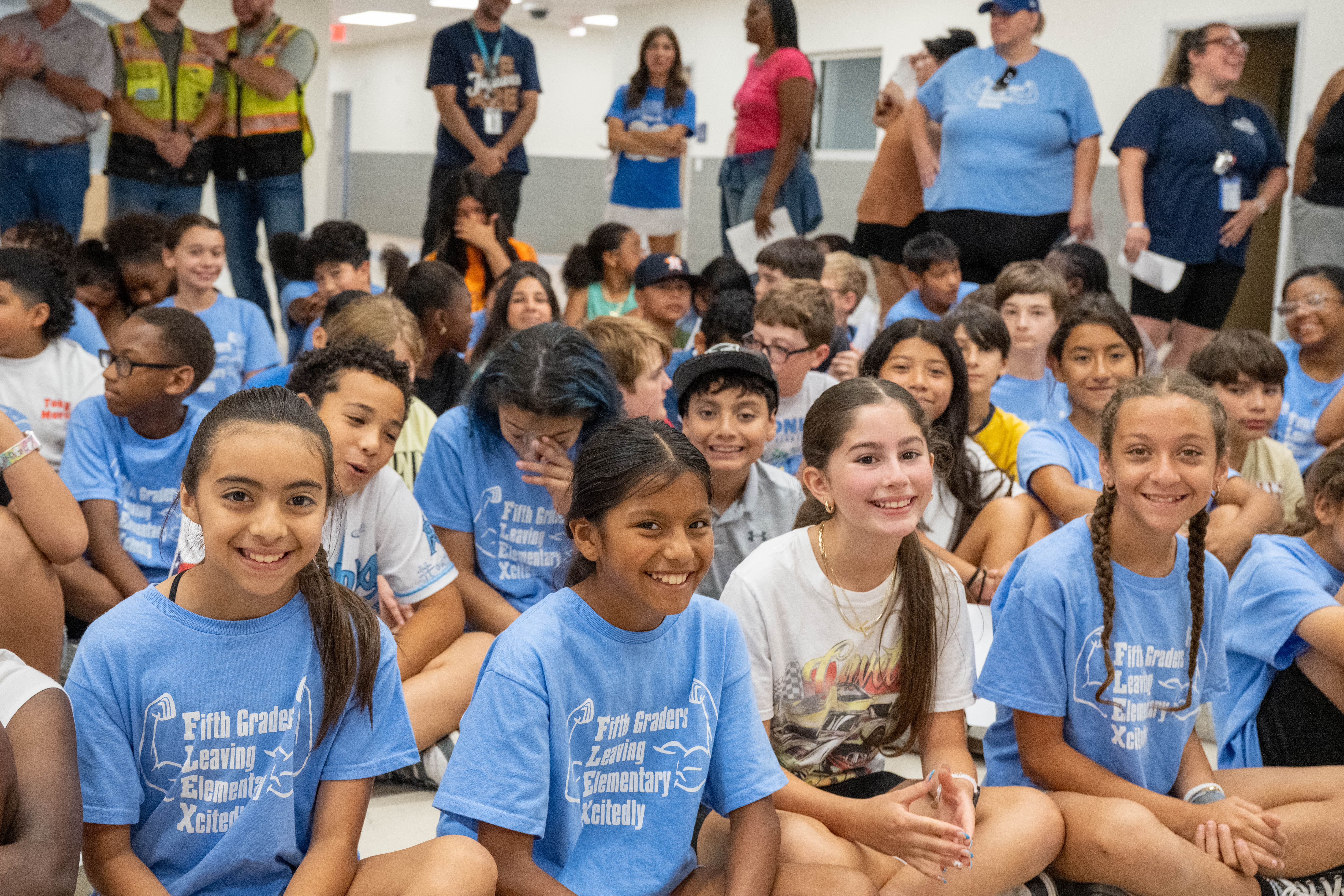 kids sitting and smiling 