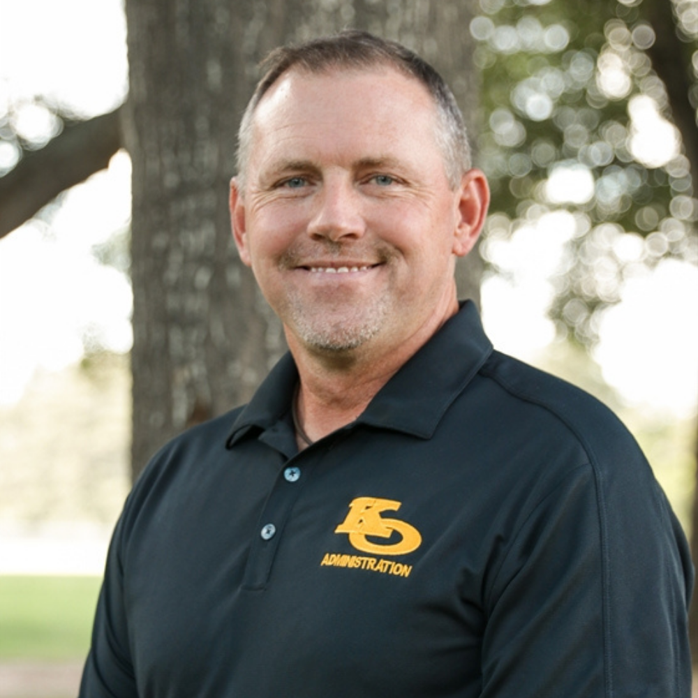 Headshot of Principal Thomas Hensley