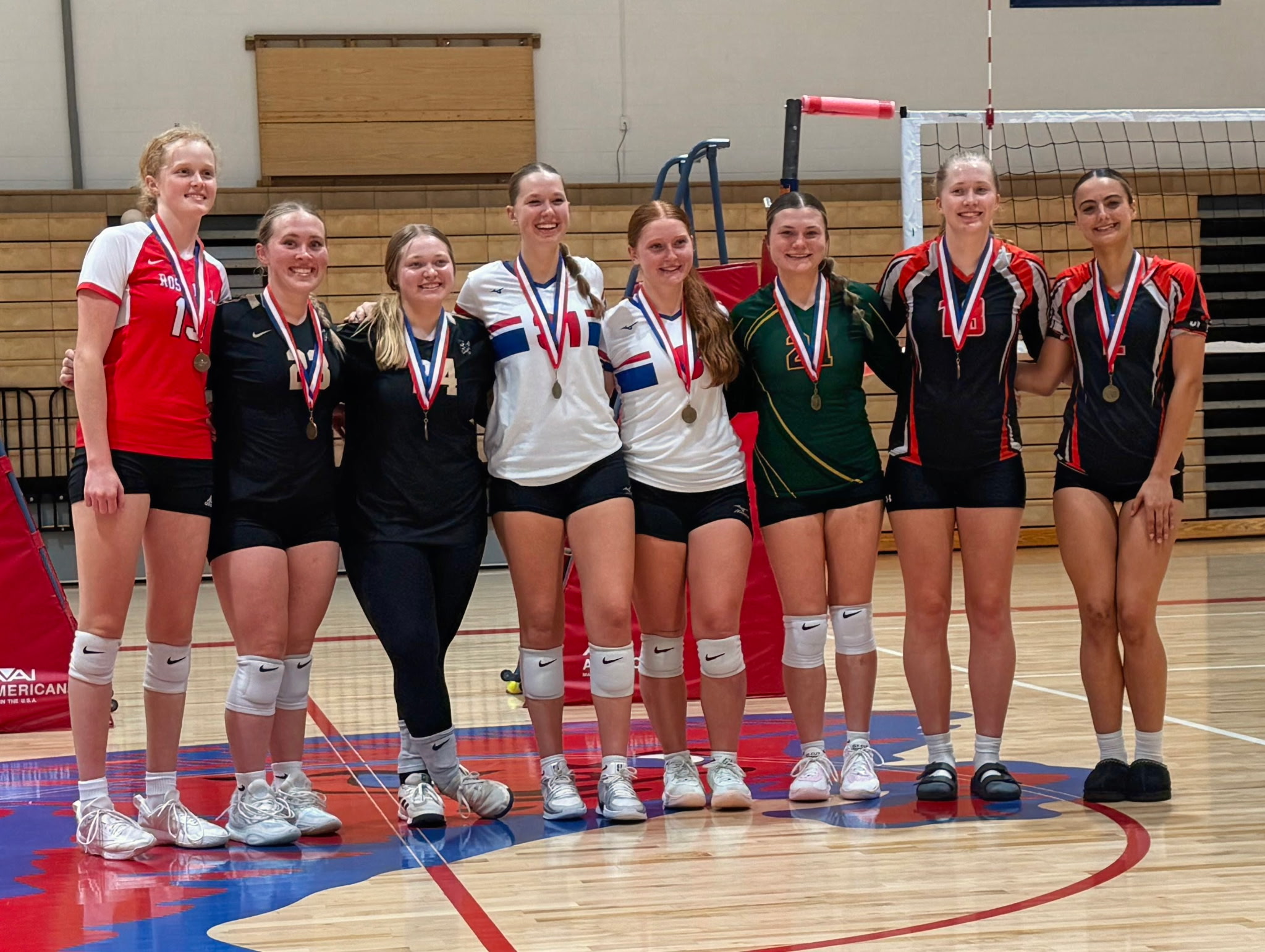 All tournament team group photo.