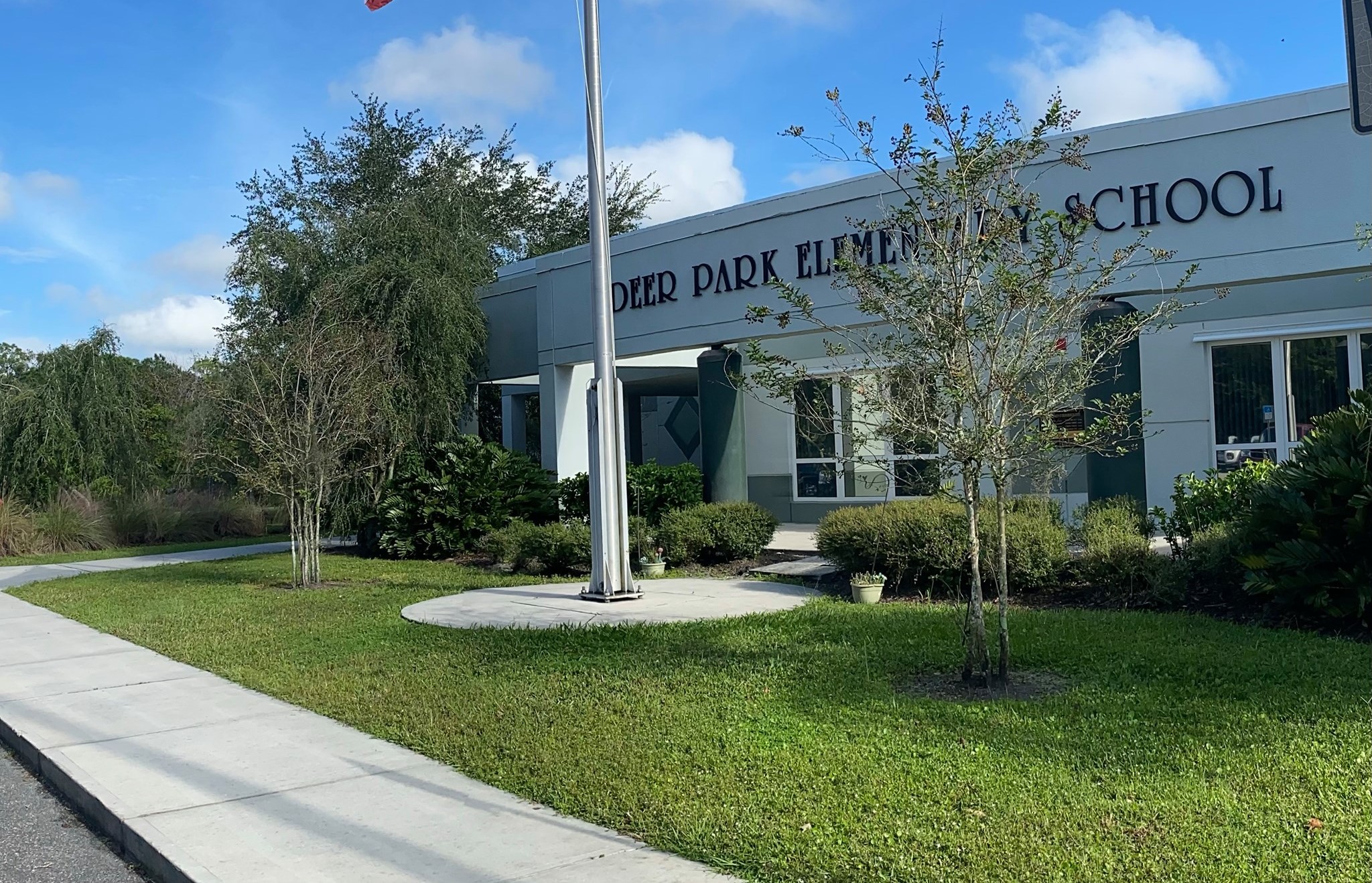 Deer Park ES Front