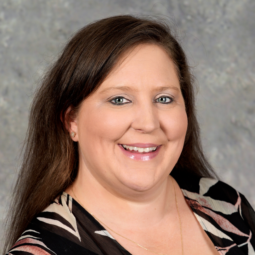 Holly Magaditsch, Principal