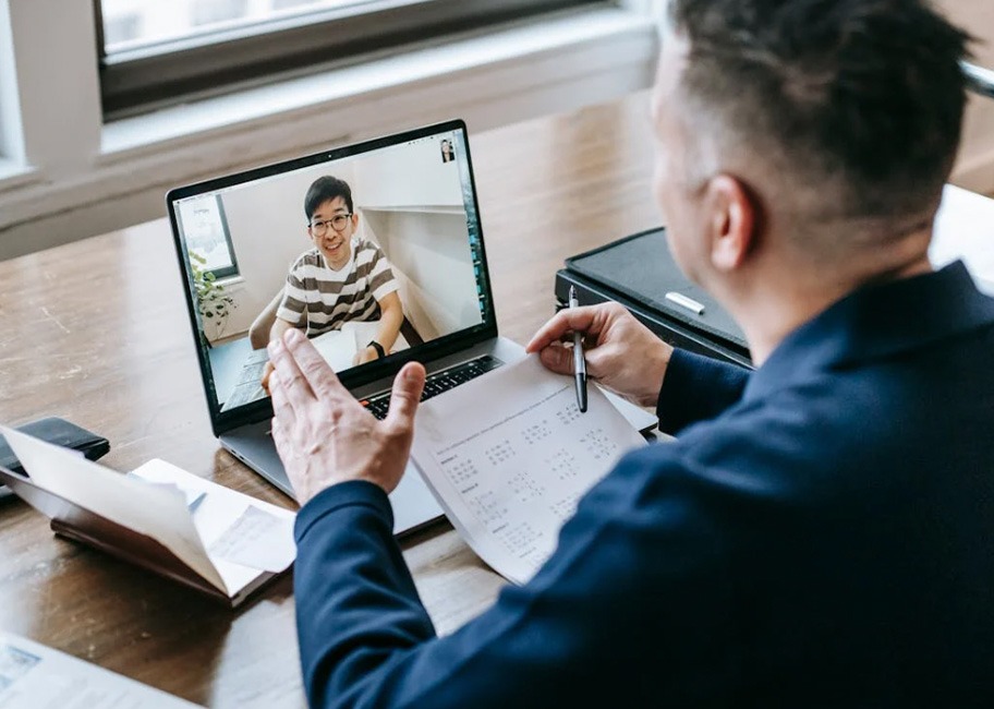 Student and teacher holding an online meeting