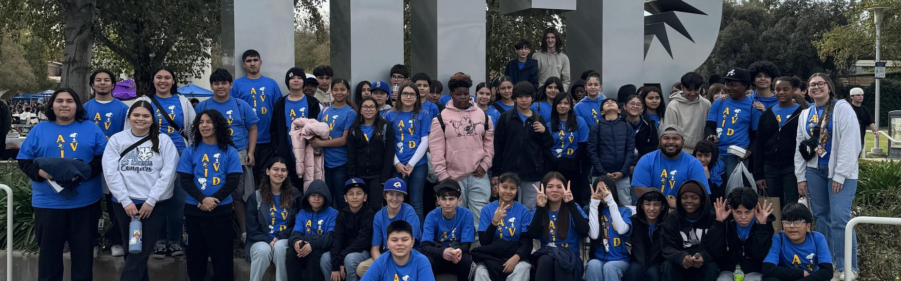 acacia avid students in large group photo