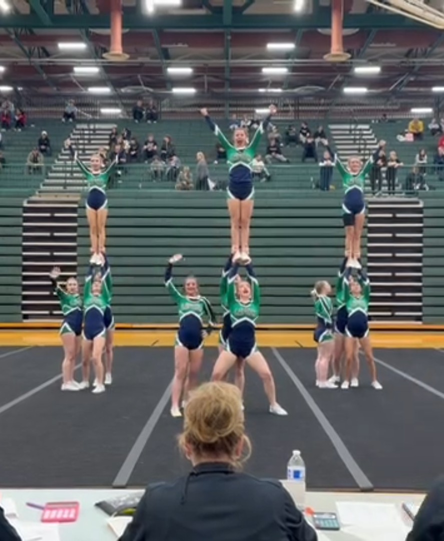 Lapeer Varsity Cheer at Districts