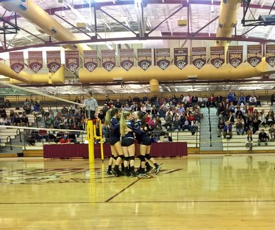 A photo of the volleyball team during a game