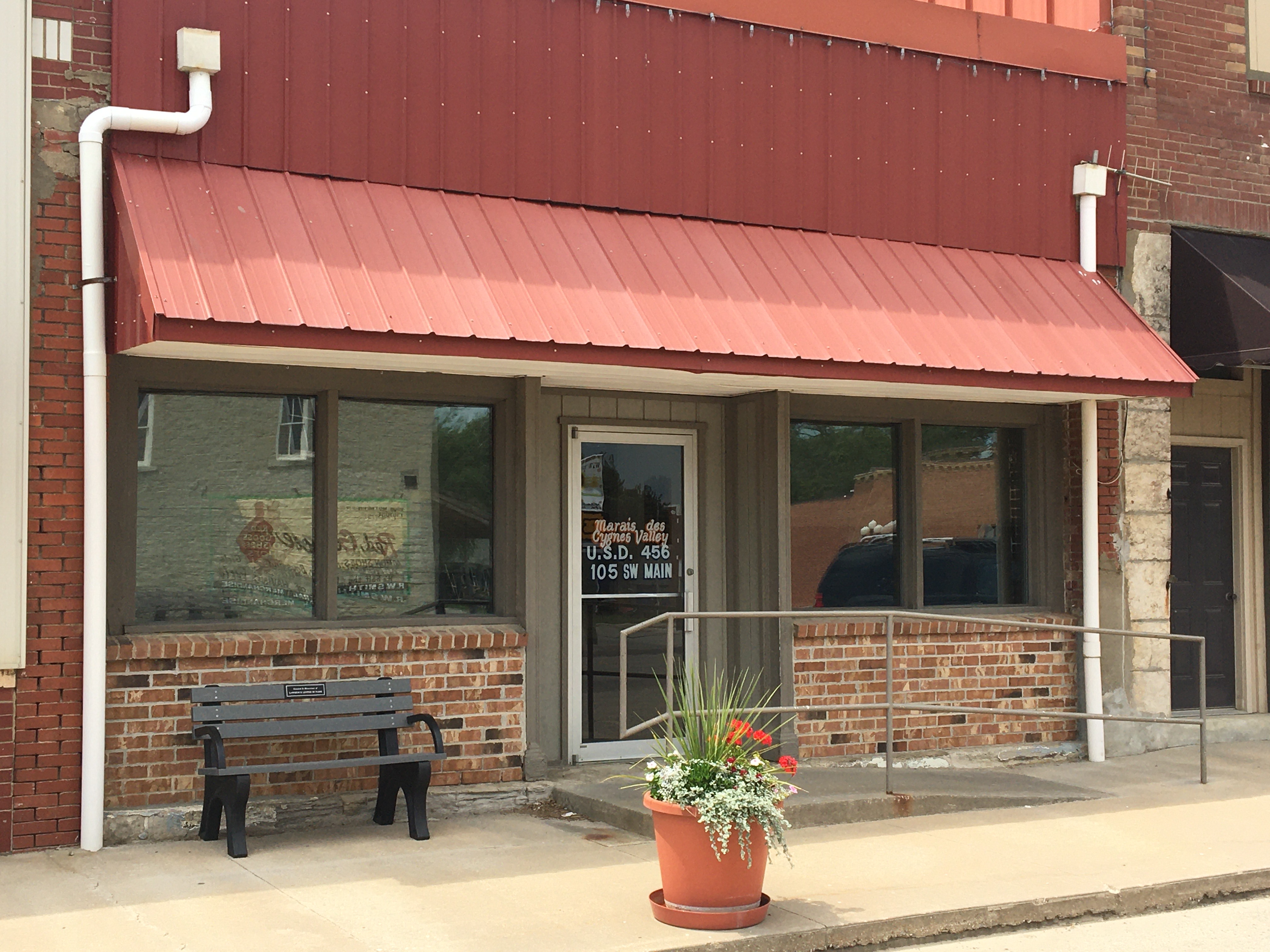 Photo of front of district building