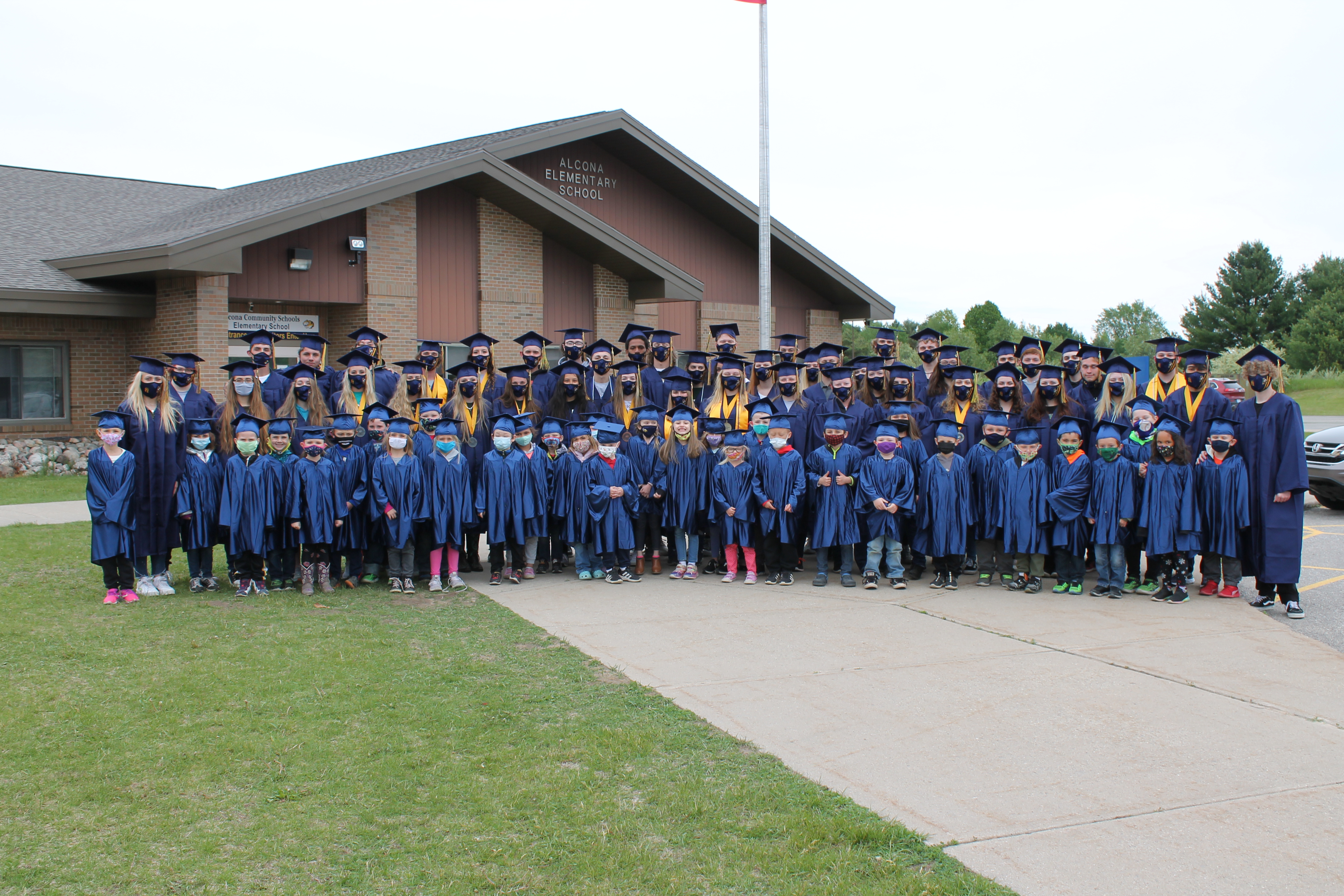 2020 Graduating Seniors and Kindergarteners